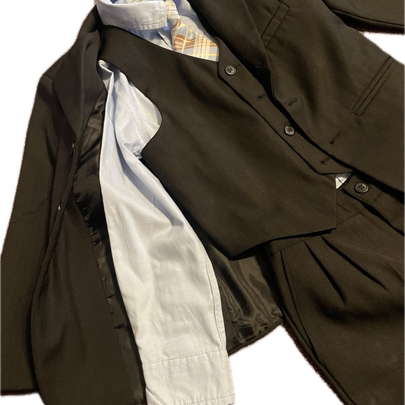 Kids Suit - Picture 3 of 6